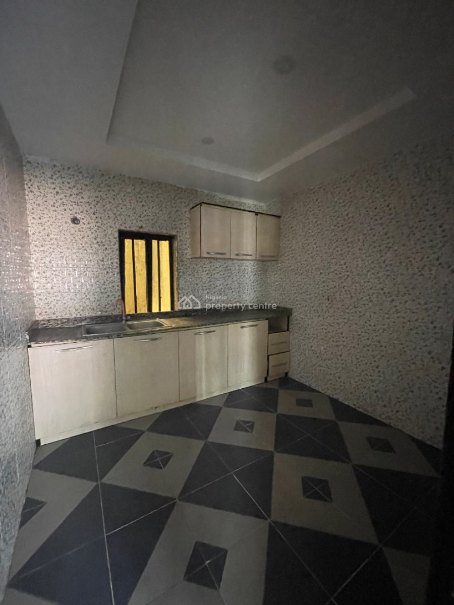 Spacious 3 Bedroom Apartment, Lekki Phase 1, Lekki, Lagos, Flat / Apartment for Rent