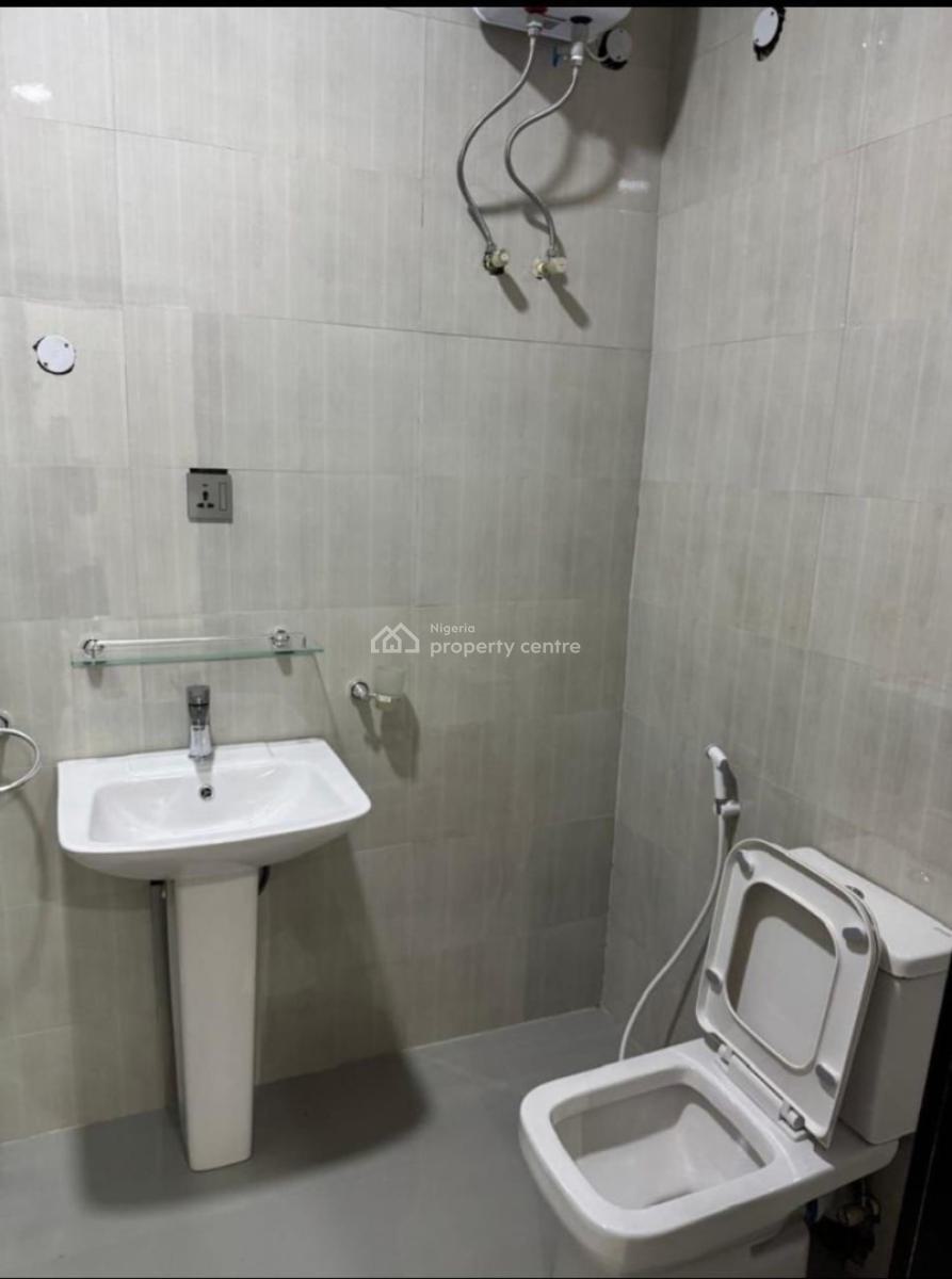 Standard 3 Bedroom Flat, Ikeja, Lagos, Flat / Apartment for Rent
