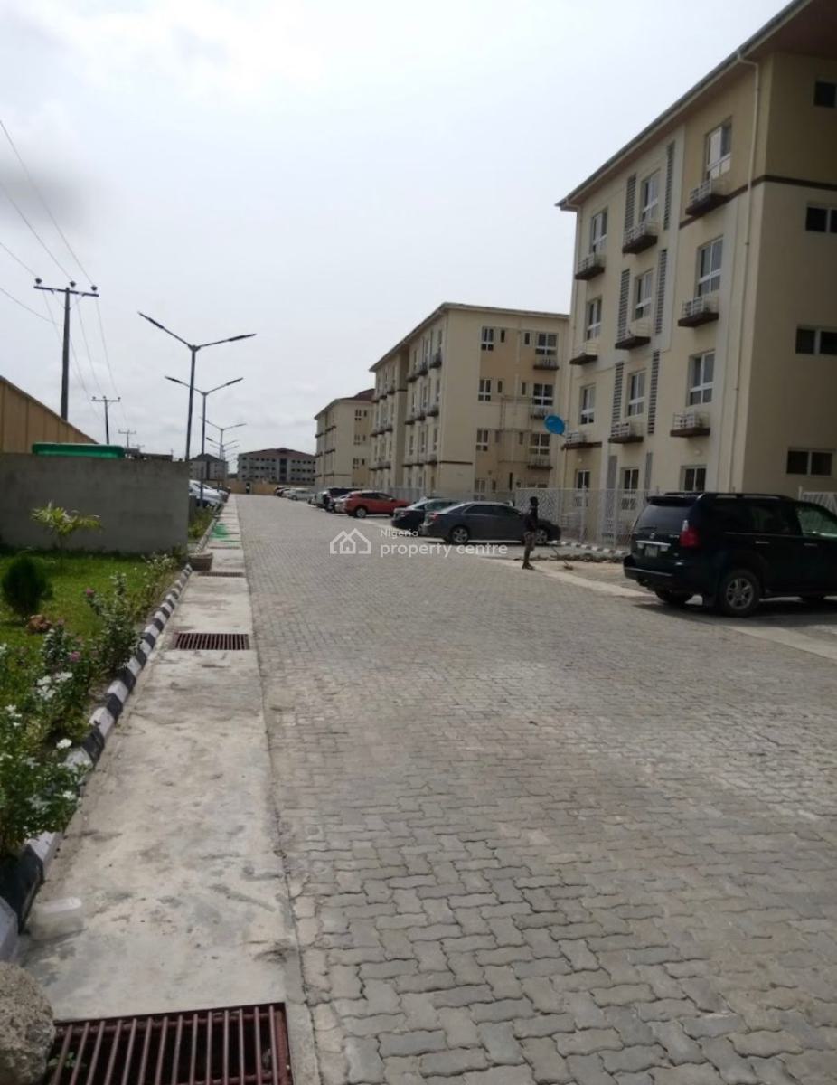 2 Bedroom Apartment ( Shared Flat ), Chevron Drive, Lekki Phase 2, Lekki, Lagos, Flat / Apartment for Rent