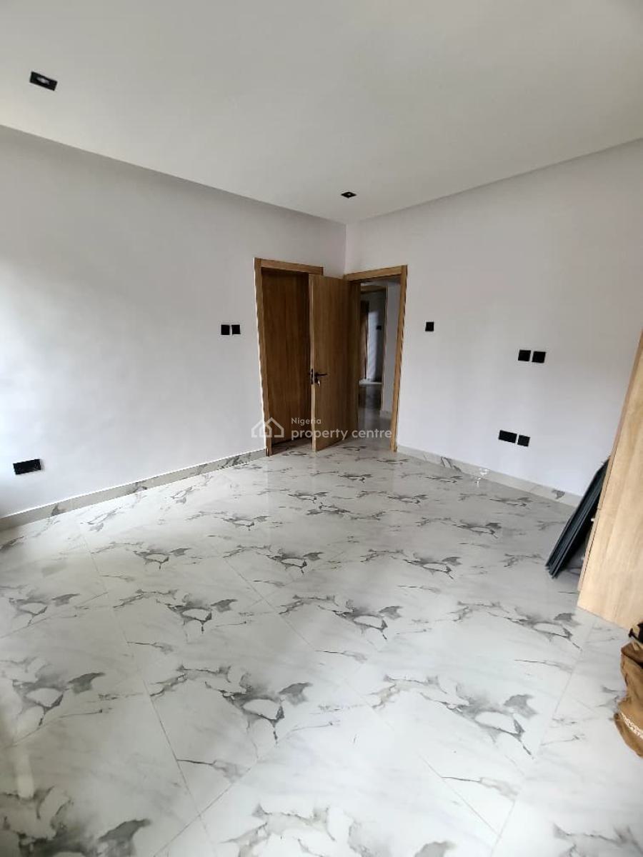 Unfurnished 3-bedroom Apartment, Akoka, Yaba, Lagos, Flat / Apartment for Rent