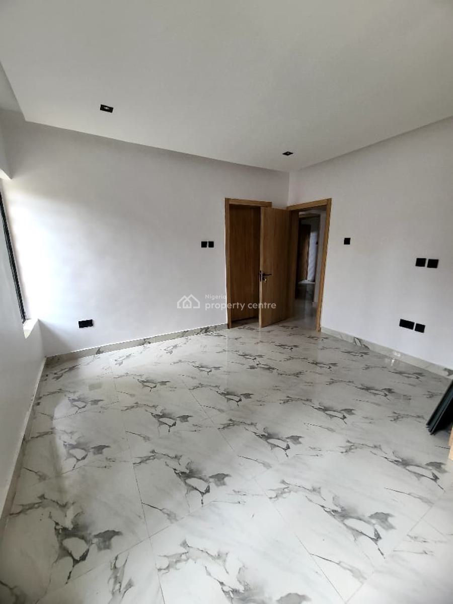 Unfurnished 3-bedroom Apartment, Akoka, Yaba, Lagos, Flat / Apartment for Rent