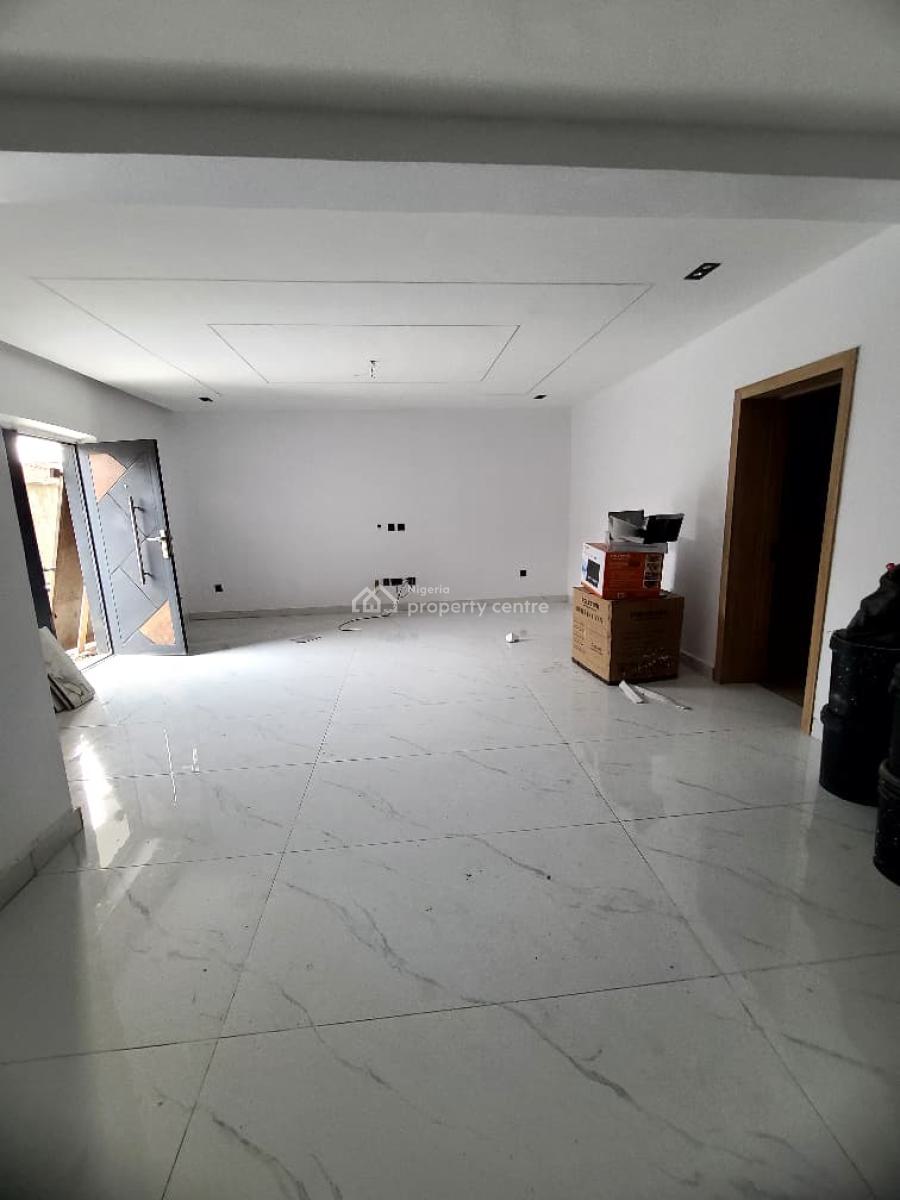 Unfurnished 3-bedroom Apartment, Akoka, Yaba, Lagos, Flat / Apartment for Rent