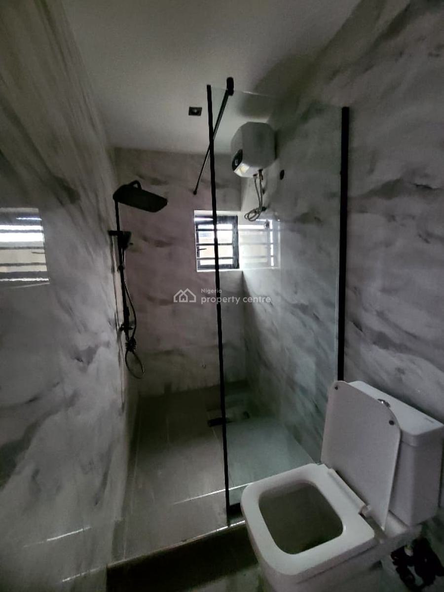 Unfurnished 3-bedroom Apartment, Akoka, Yaba, Lagos, Flat / Apartment for Rent