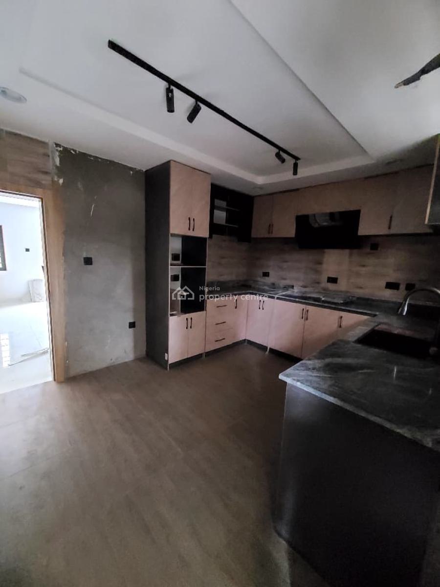 Unfurnished 3-bedroom Apartment, Akoka, Yaba, Lagos, Flat / Apartment for Rent