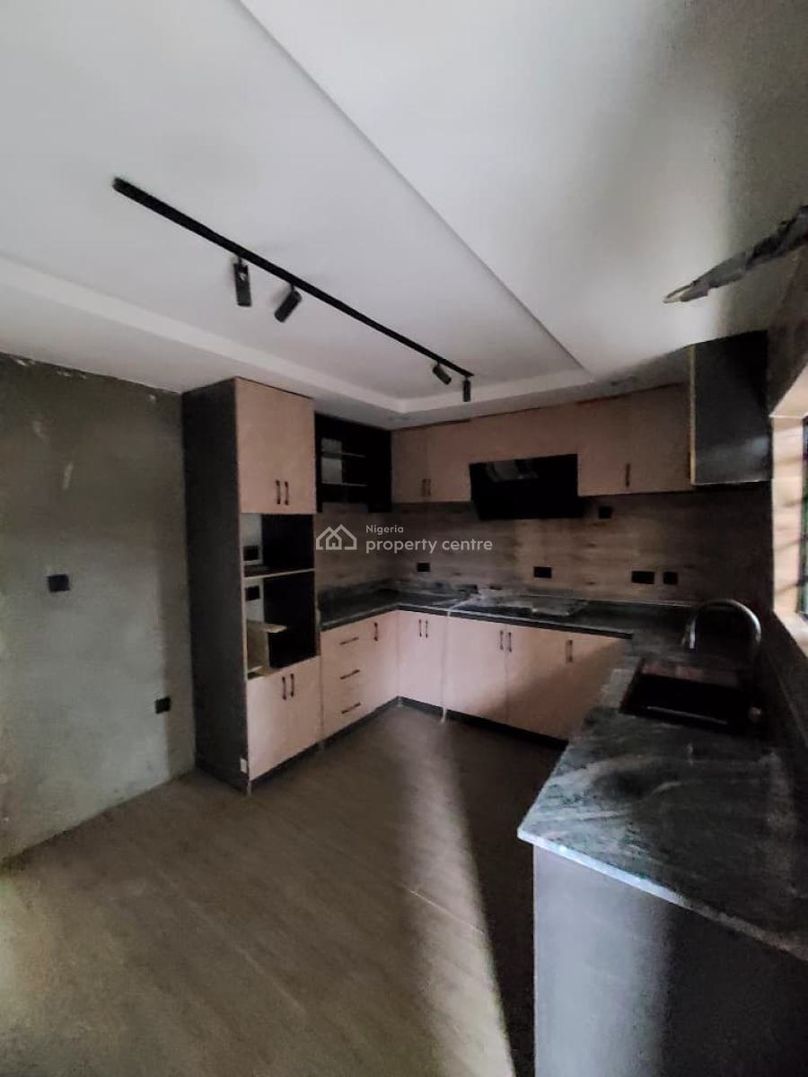 Unfurnished 3-bedroom Apartment, Akoka, Yaba, Lagos, Flat / Apartment for Rent
