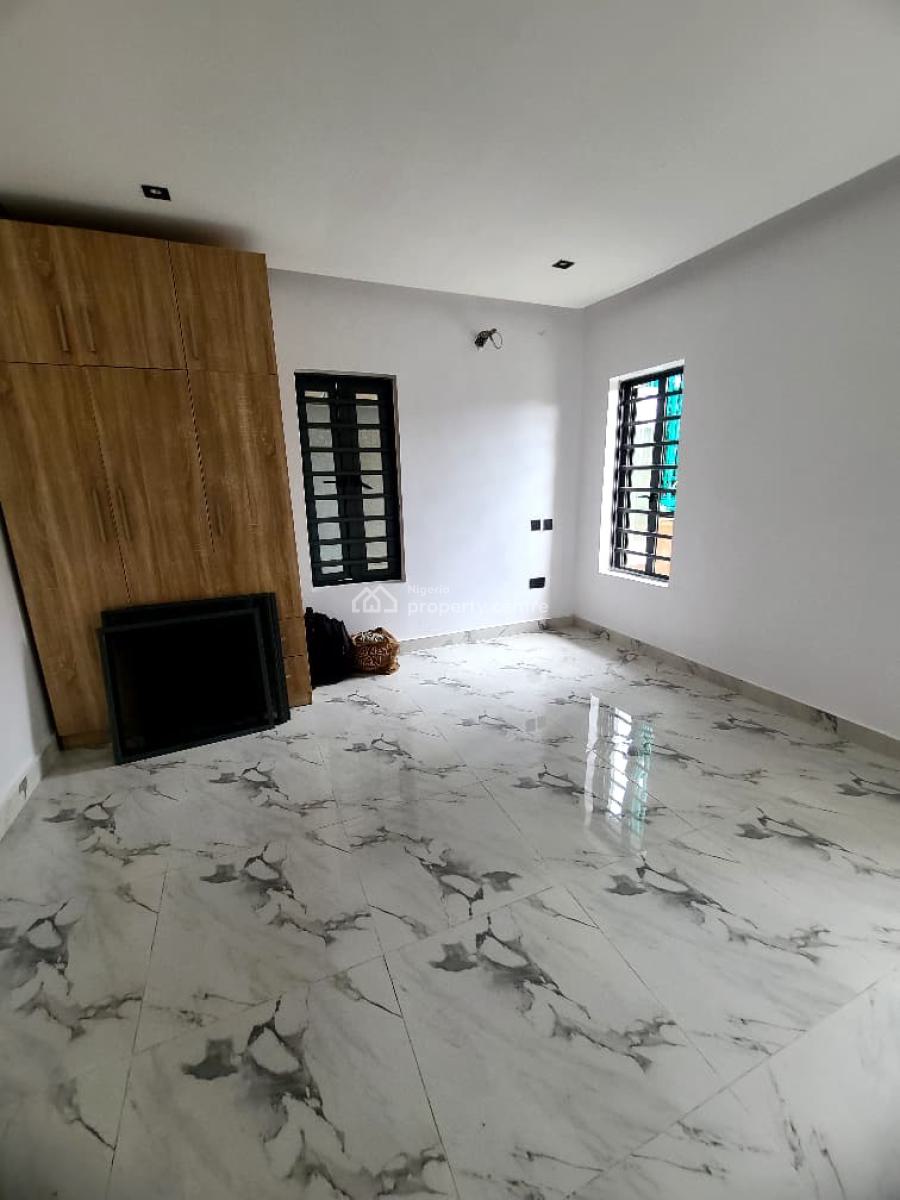 Unfurnished 3-bedroom Apartment, Akoka, Yaba, Lagos, Flat / Apartment for Rent