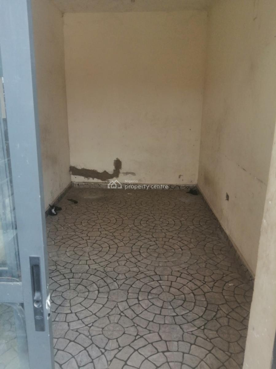 Shop Space in a Busy Plaza, 6th Avenue, Gwarinpa, Abuja, Plaza / Complex / Mall for Rent