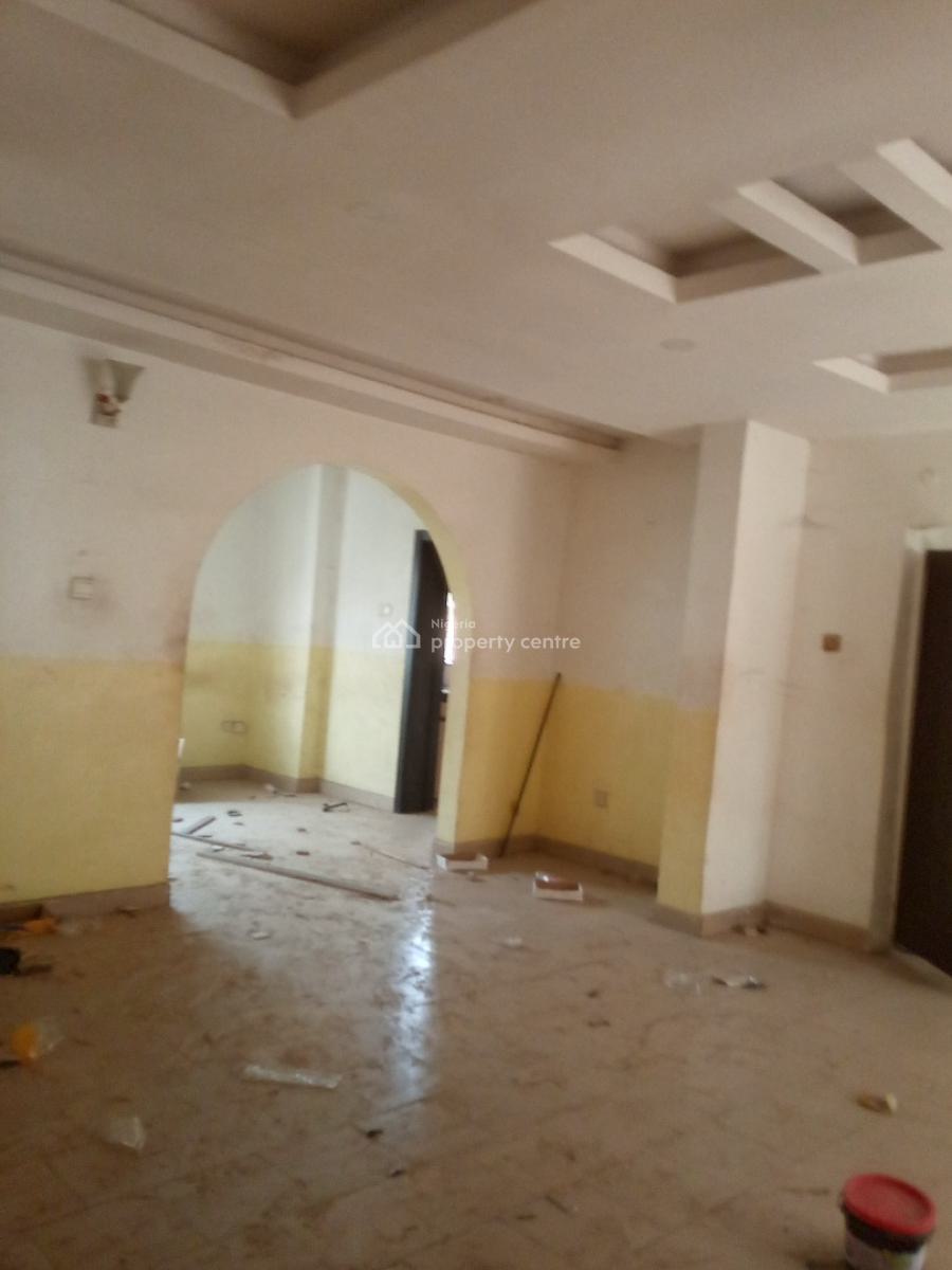 Spacious 3bed Room Flat in a Good Environment, Alagomeji, Yaba, Lagos, Flat / Apartment for Rent