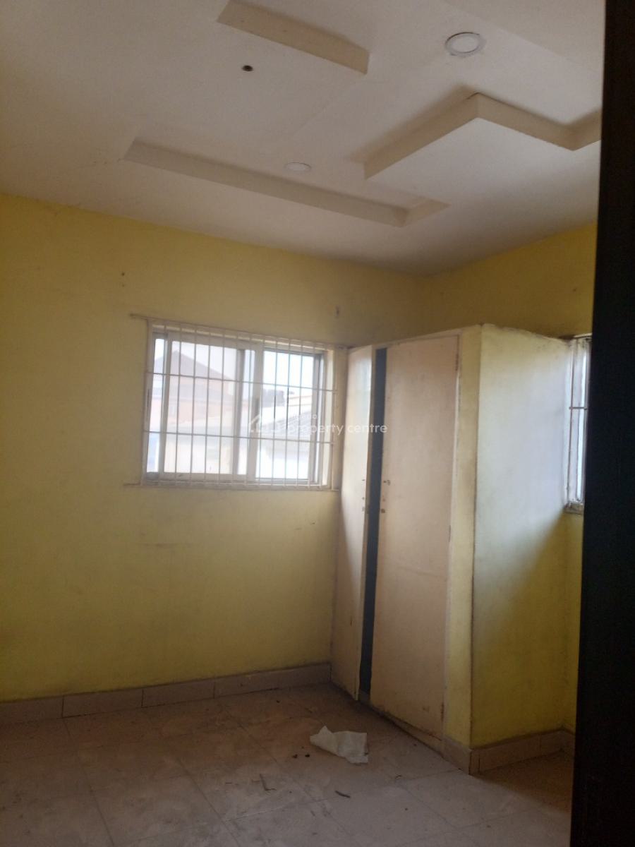 Spacious 3bed Room Flat in a Good Environment, Alagomeji, Yaba, Lagos, Flat / Apartment for Rent