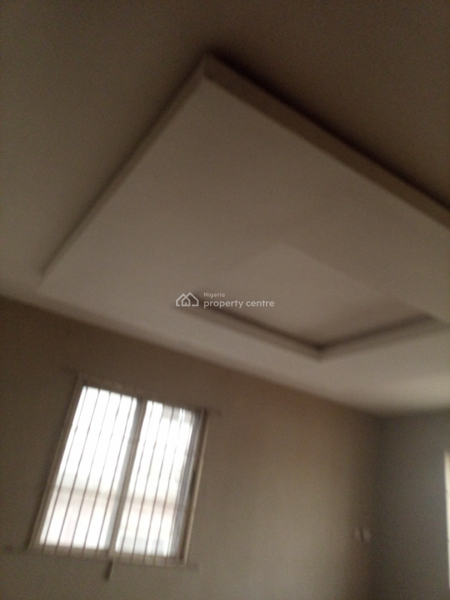 Spacious 3bed Room Flat in a Good Environment, Alagomeji, Yaba, Lagos, Flat / Apartment for Rent