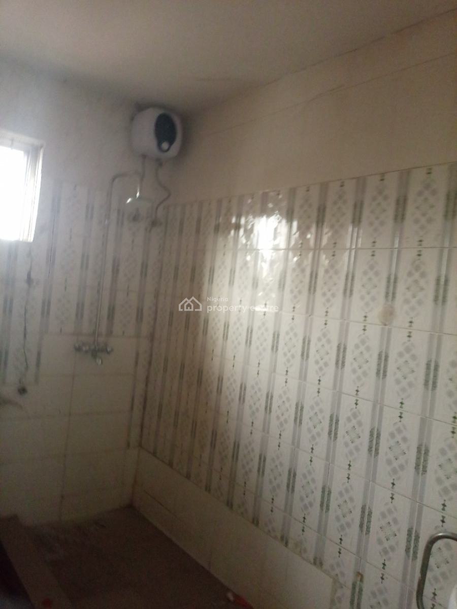 Spacious 3bed Room Flat in a Good Environment, Alagomeji, Yaba, Lagos, Flat / Apartment for Rent