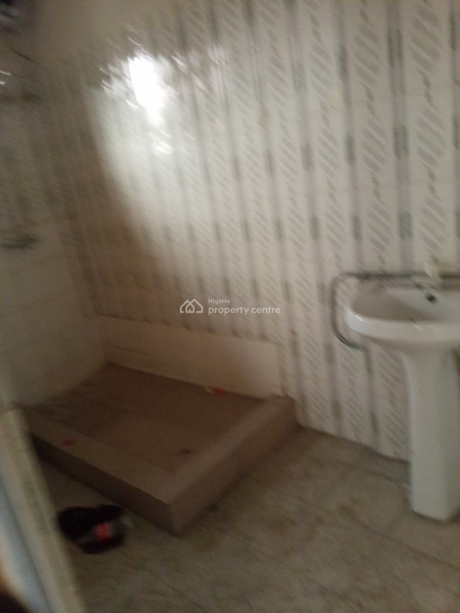 Spacious 3bed Room Flat in a Good Environment, Alagomeji, Yaba, Lagos, Flat / Apartment for Rent