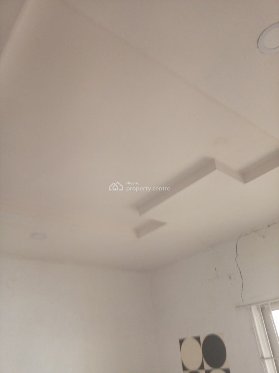 Spacious 3bed Room Flat in a Good Environment, Alagomeji, Yaba, Lagos, Flat / Apartment for Rent