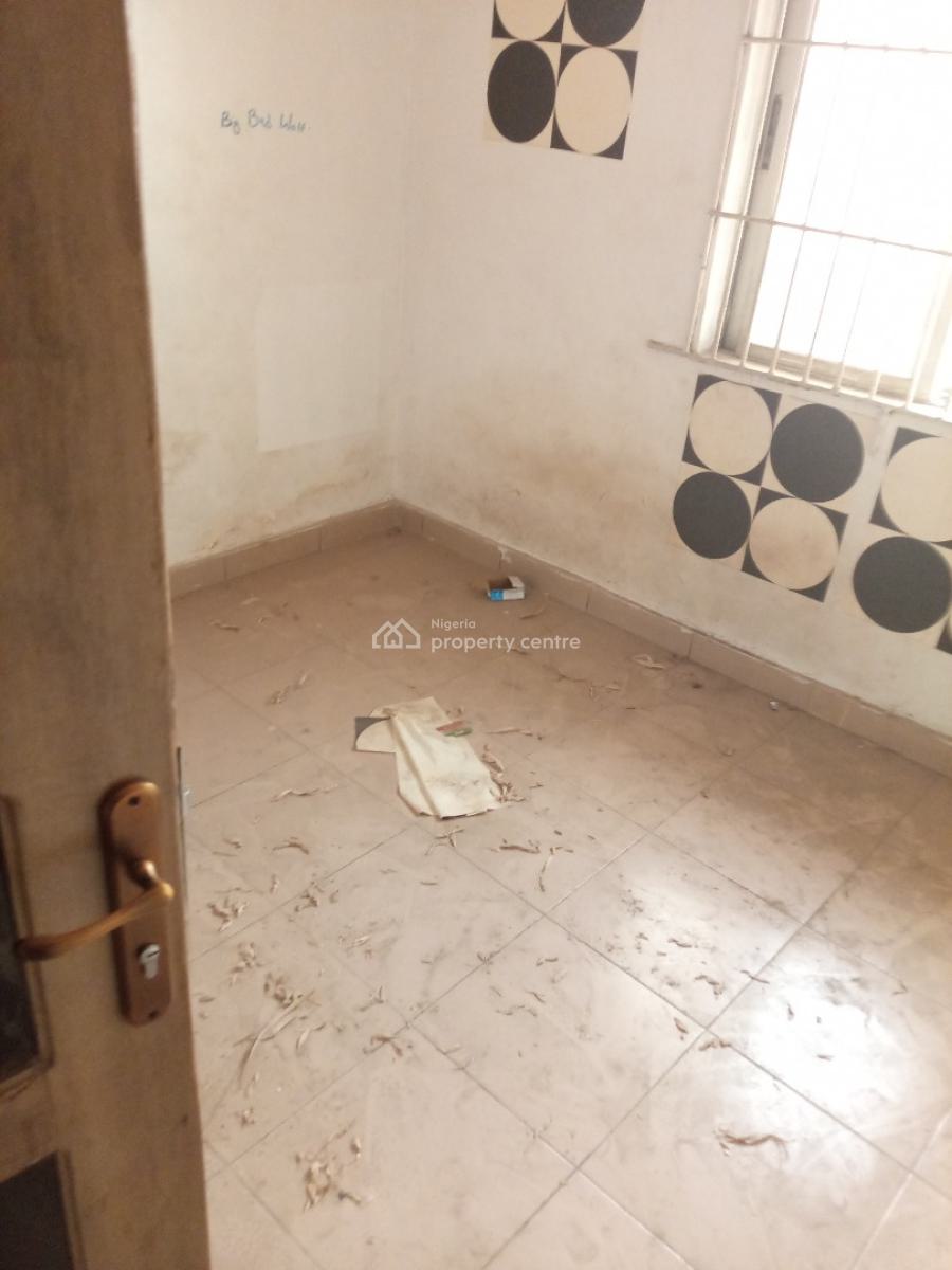 Spacious 3bed Room Flat in a Good Environment, Alagomeji, Yaba, Lagos, Flat / Apartment for Rent
