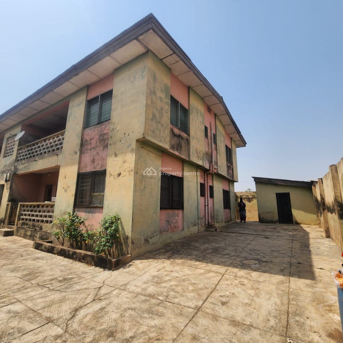 a Standard 4 Flats of 3 Bedroom, Julian Nursery and Primary School,aromolaran, Ibadan, Oyo, Block of Flats for Sale