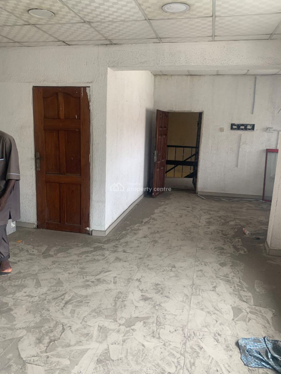 Well Maintained 200 Sqmtr Office Space, Itire Road, Surulere, Lagos, Office Space for Rent
