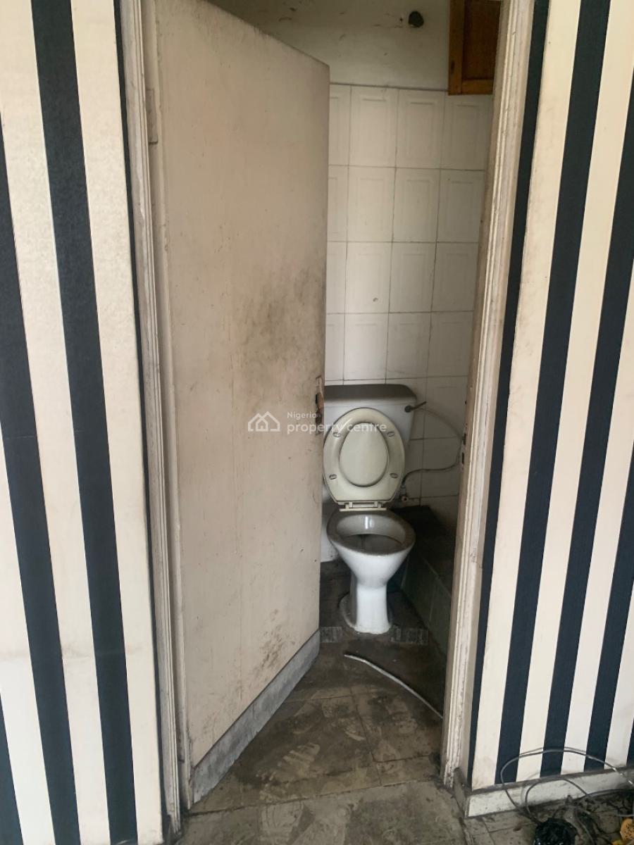 Well Maintained 200 Sqmtr Office Space, Itire Road, Surulere, Lagos, Office Space for Rent