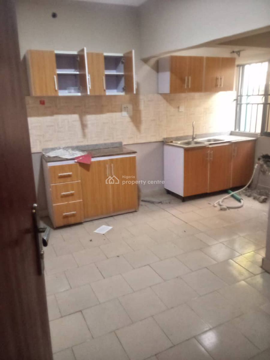 Spacious and Clean 2 Bedroom Flat, Lekki Phase 1, Lekki, Lagos, Flat / Apartment for Rent