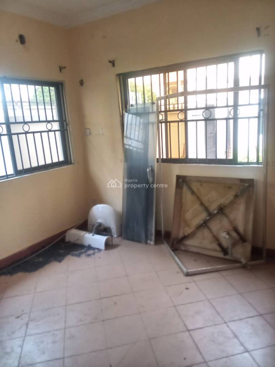Spacious and Clean 2 Bedroom Flat, Lekki Phase 1, Lekki, Lagos, Flat / Apartment for Rent