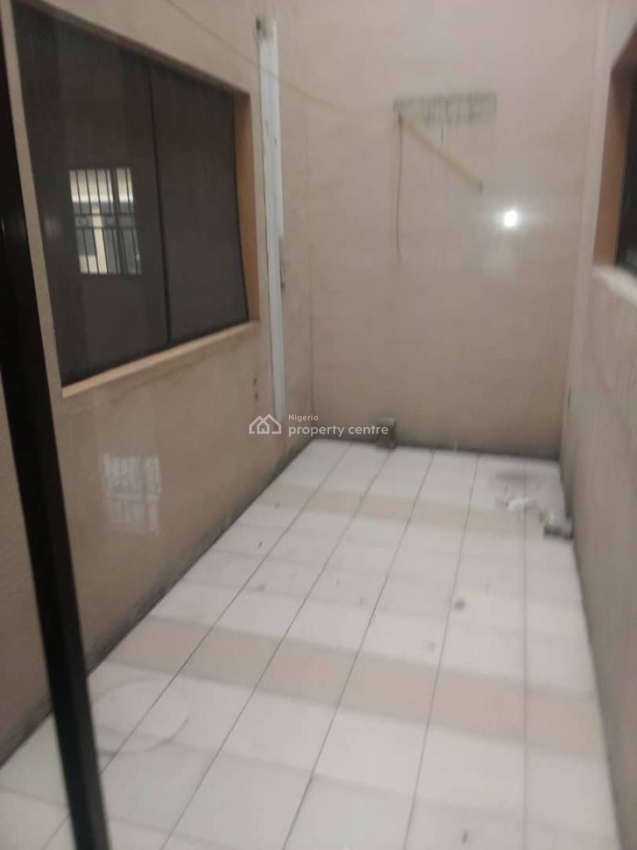 Spacious and Clean 2 Bedroom Flat, Lekki Phase 1, Lekki, Lagos, Flat / Apartment for Rent