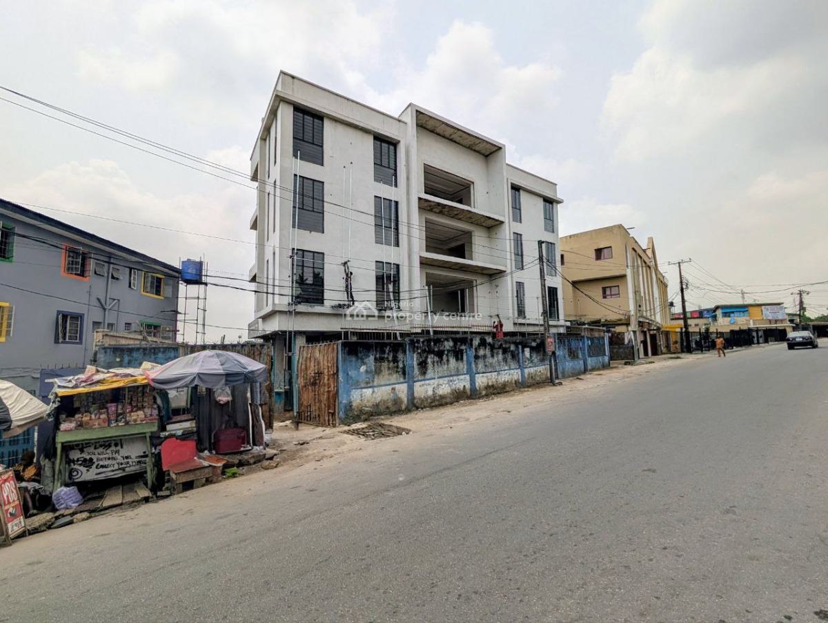 1 Bedroom Apartment in a Great Location, By Hotel Newcastle, Anthony, Maryland, Lagos, Flat / Apartment for Sale