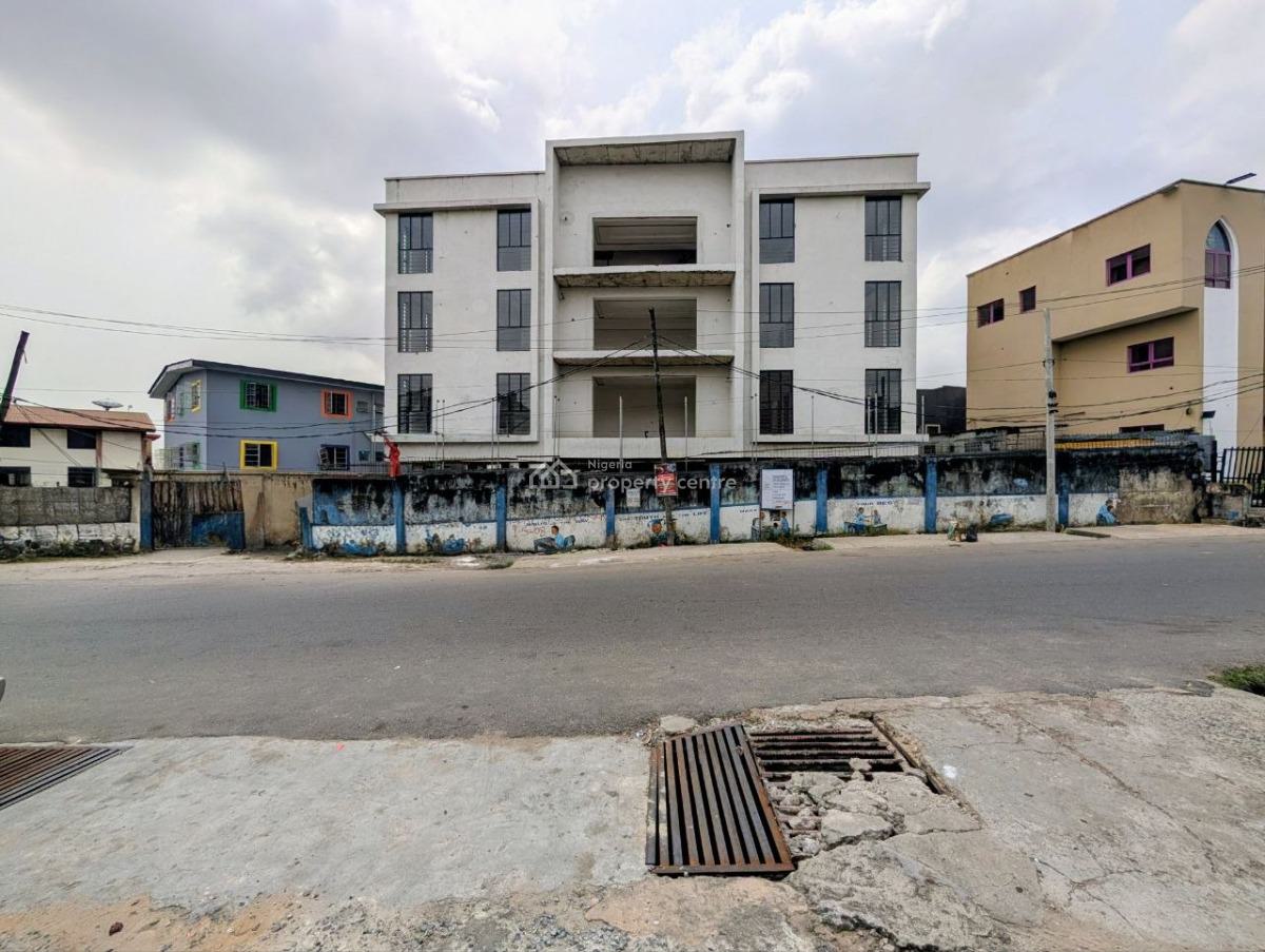 1 Bedroom Apartment in a Great Location, By Hotel Newcastle, Anthony, Maryland, Lagos, Flat / Apartment for Sale