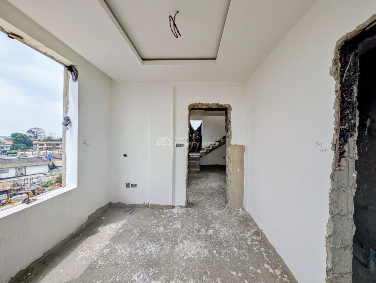 3 Bedroom Maisonette on 2nd Floor, By Hotel Newcastle, Anthony, Maryland, Lagos, Flat / Apartment for Sale