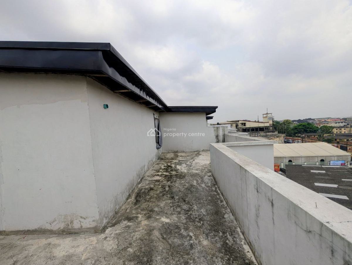 3 Bedroom Maisonette on 2nd Floor, By Hotel Newcastle, Anthony, Maryland, Lagos, Flat / Apartment for Sale