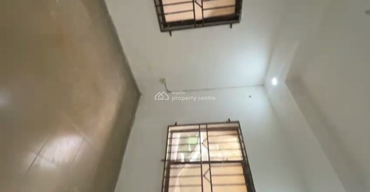Standard Spacious 3 Bedroom Ground Flat, Shomolu, Lagos, Flat / Apartment for Rent