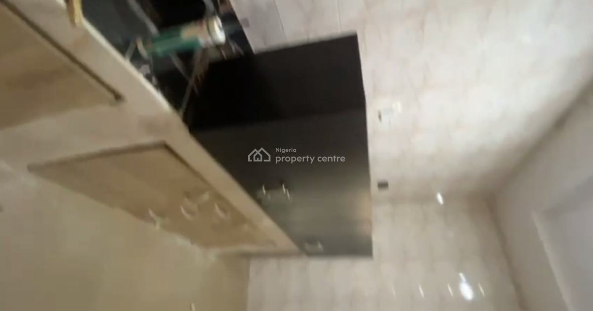 Standard Spacious 3 Bedroom Ground Flat, Shomolu, Lagos, Flat / Apartment for Rent