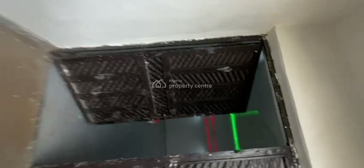 Standard Spacious 3 Bedroom Ground Flat, Shomolu, Lagos, Flat / Apartment for Rent