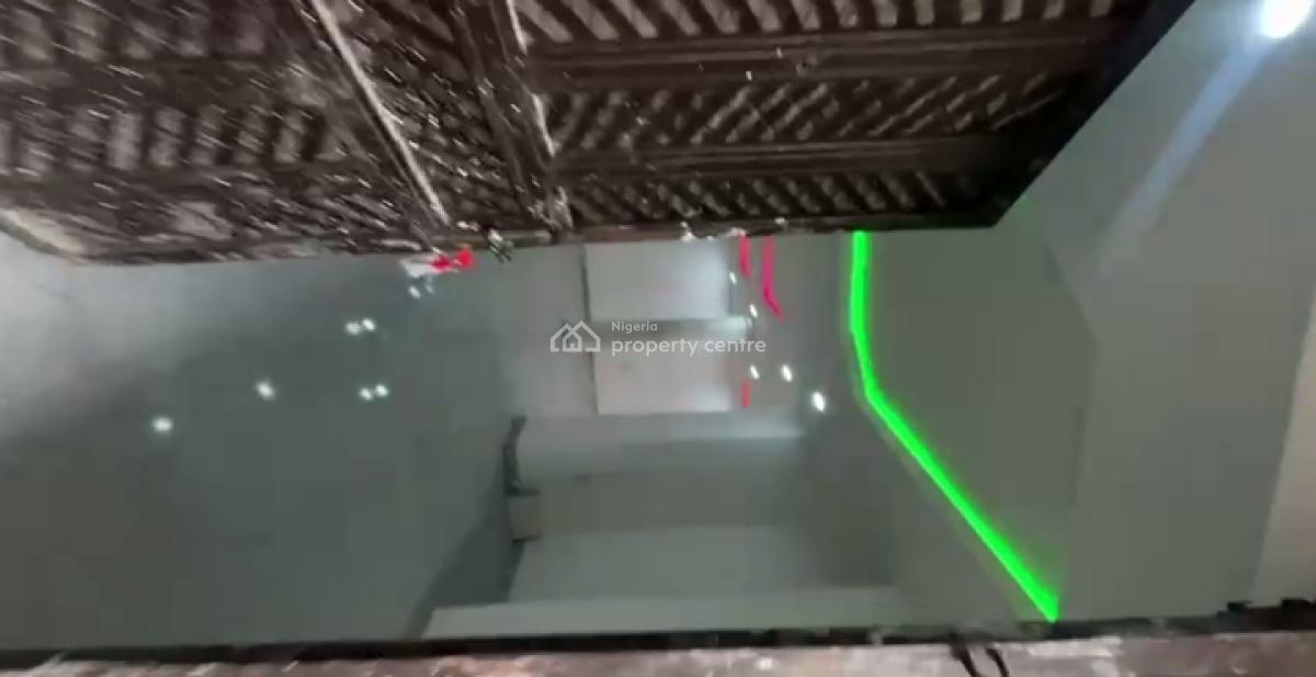 Standard Spacious 3 Bedroom Ground Flat, Shomolu, Lagos, Flat / Apartment for Rent