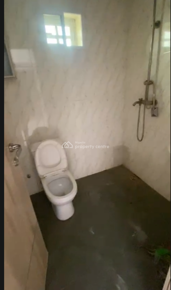 Spacious 1 Bedroom Upstairs, Chevron Alternative, Lekki Phase 2, Lekki, Lagos, Flat / Apartment for Rent