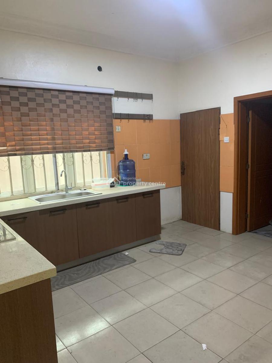 Vacant 5 Bedrooms Spacious Detached House with 2 Rooms Guest Chalet, Lekki Phase 1, Lekki, Lagos, Detached Duplex for Sale