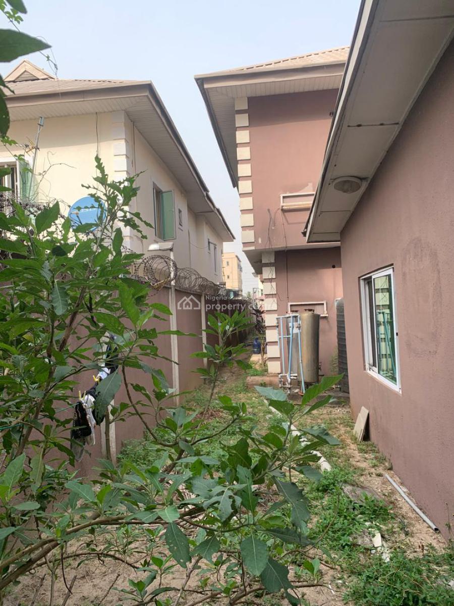 Vacant 5 Bedrooms Spacious Detached House with 2 Rooms Guest Chalet, Lekki Phase 1, Lekki, Lagos, Detached Duplex for Sale
