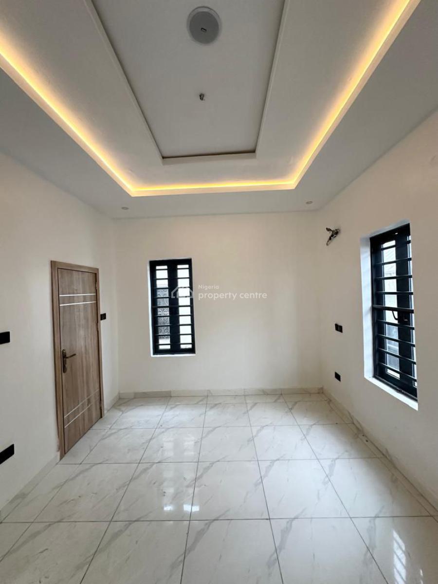 5 Bedroom Terrace with 2 Bedroom Bq, Ologolo, Lekki, Lagos, Terraced Duplex for Sale