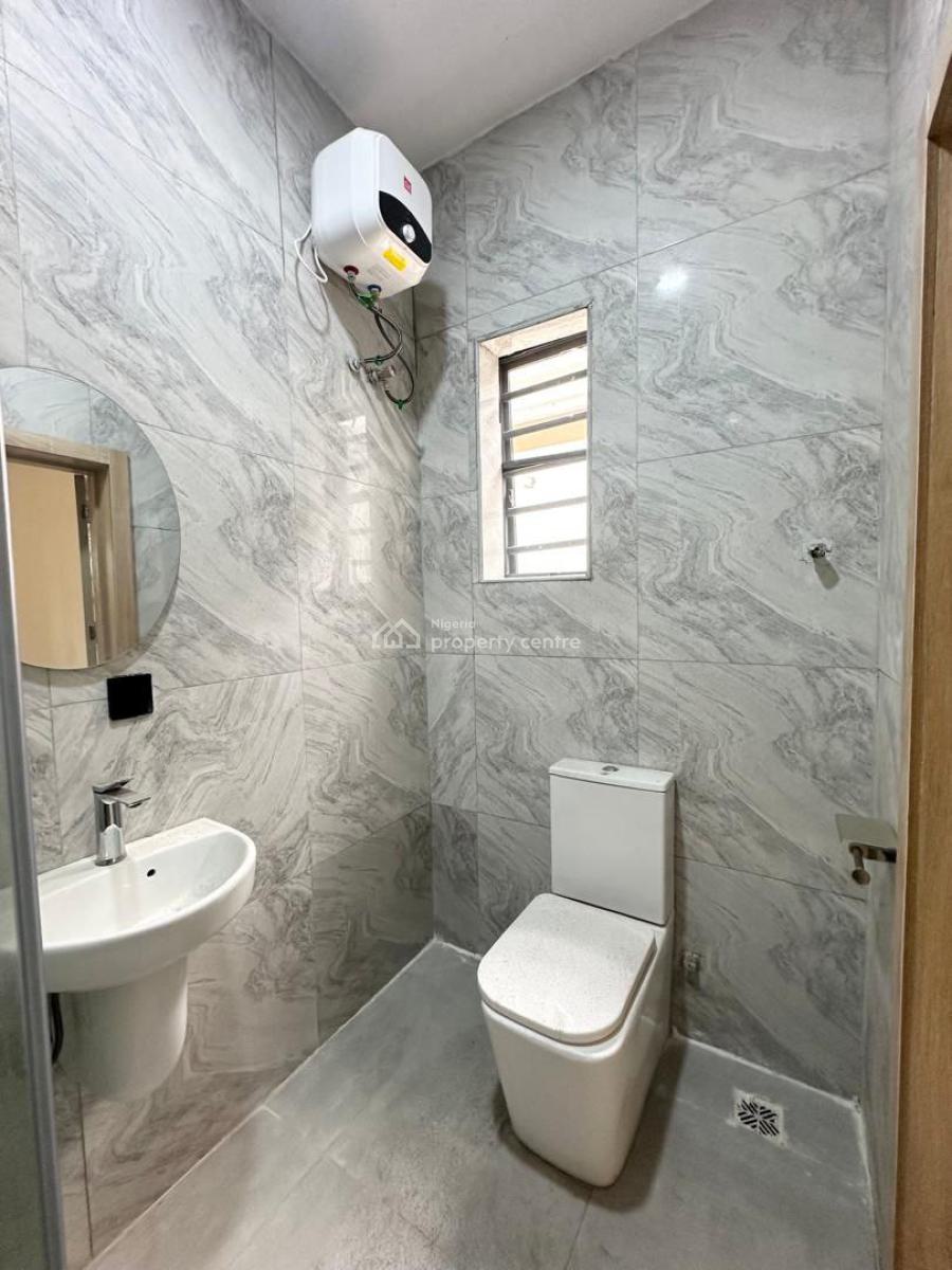 5 Bedroom Terrace with 2 Bedroom Bq, Ologolo, Lekki, Lagos, Terraced Duplex for Sale