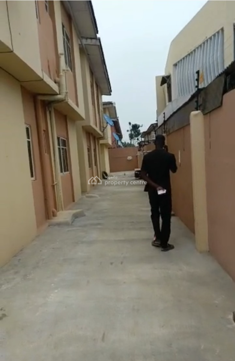 a Very Decent 3 Bedroom Apartment, Shasha, Alimosho, Lagos, Flat / Apartment for Rent