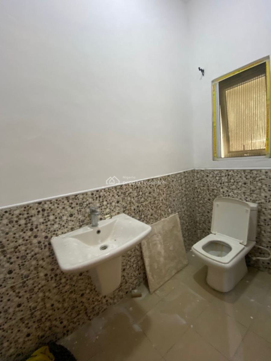 Upstairs: Luxurious and Spacious with Gym, Lekki Scheme 2, Ajah, Lagos, Flat / Apartment for Rent