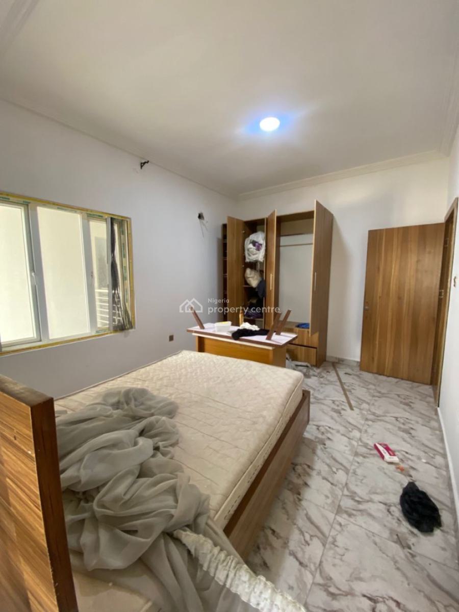 Upstairs: Luxurious and Spacious with Gym, Lekki Scheme 2, Ajah, Lagos, Flat / Apartment for Rent