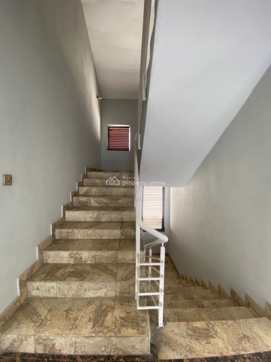 Upstairs: Luxurious and Spacious with Gym, Lekki Scheme 2, Ajah, Lagos, Flat / Apartment for Rent
