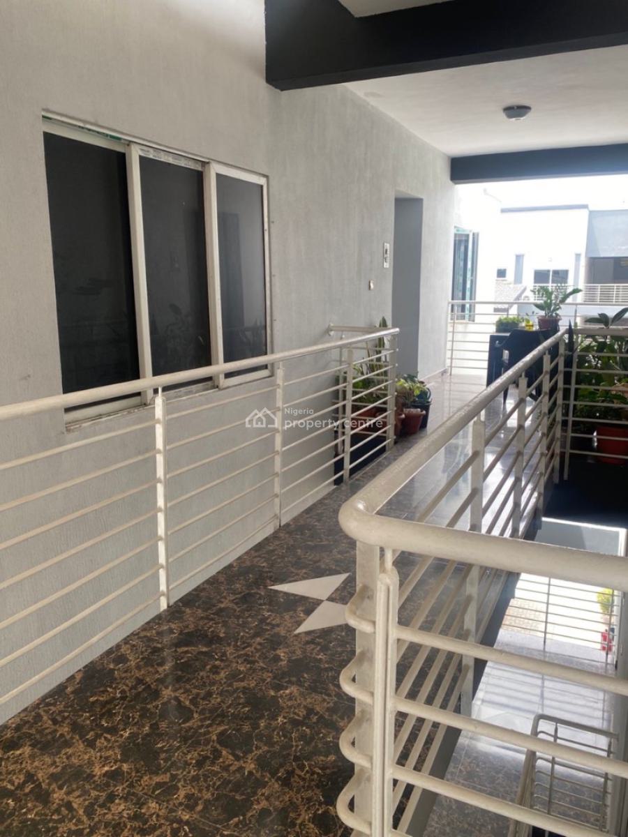 Upstairs: Luxurious and Spacious with Gym, Lekki Scheme 2, Ajah, Lagos, Flat / Apartment for Rent