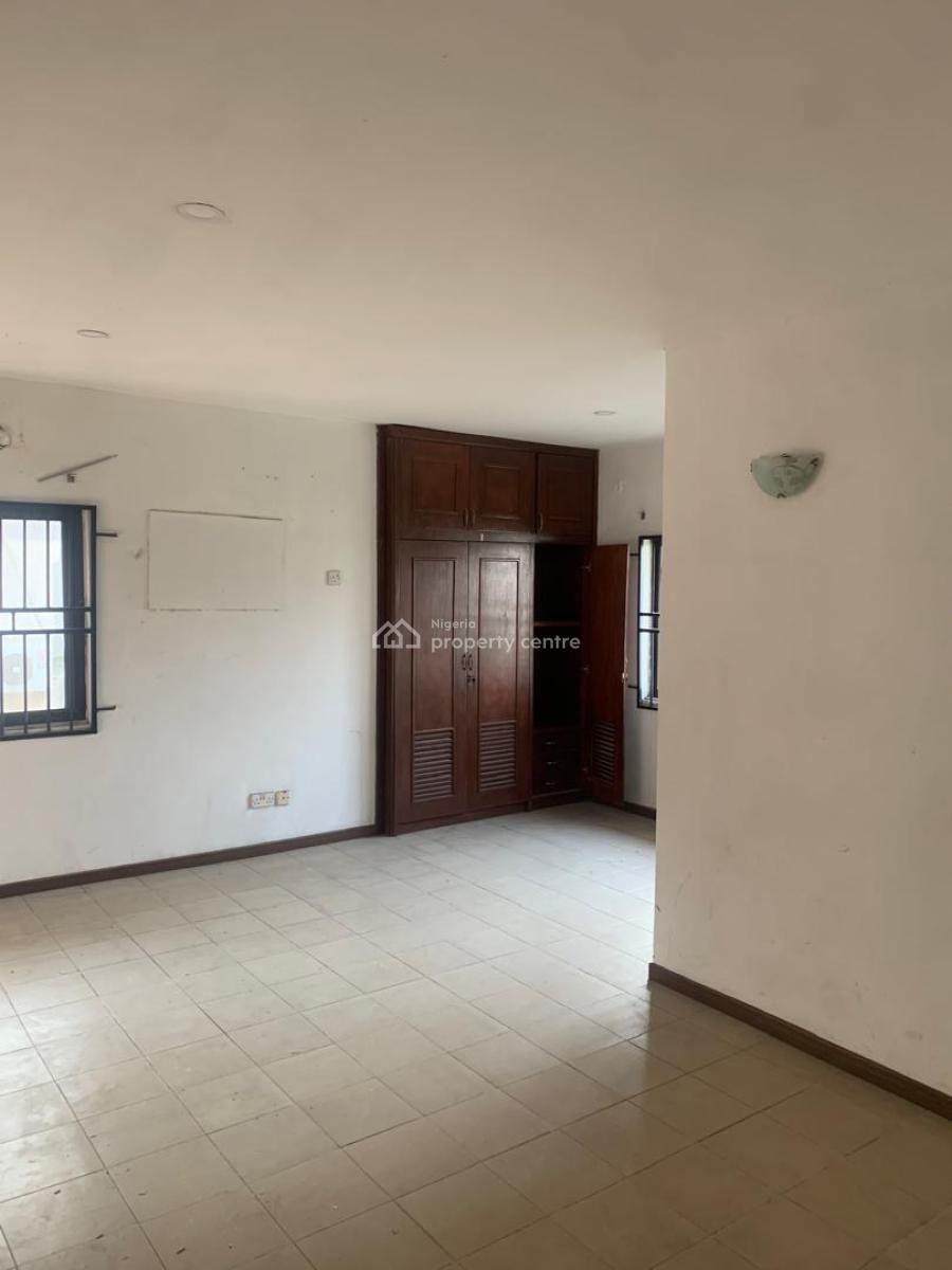 Self Serviced 3 Bedrooms Flat, Conservation Road /2 Minutes to The Express, Lekki Phase 2, Lekki, Lagos, Flat / Apartment for Rent