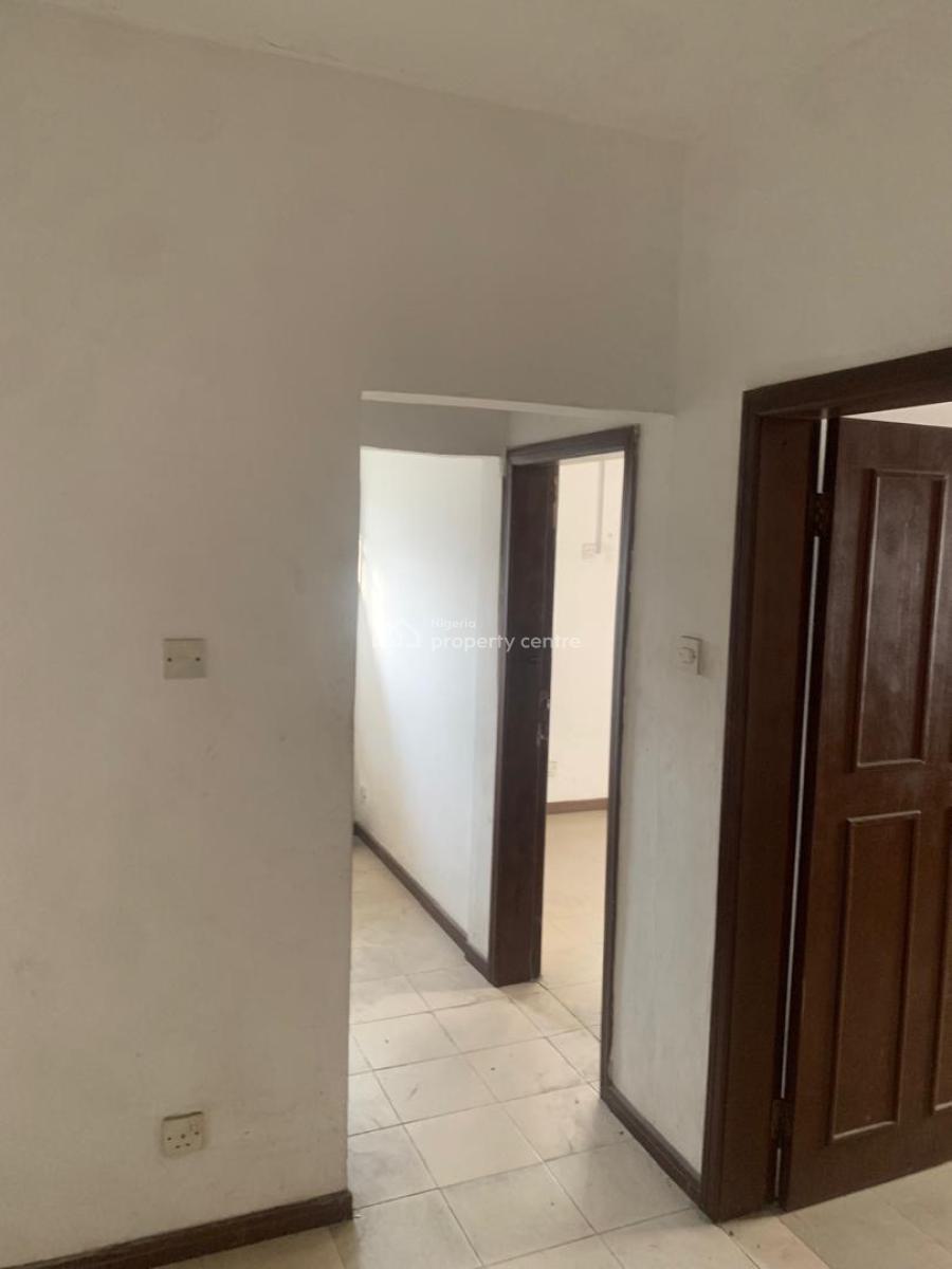 Self Serviced 3 Bedrooms Flat, Conservation Road /2 Minutes to The Express, Lekki Phase 2, Lekki, Lagos, Flat / Apartment for Rent