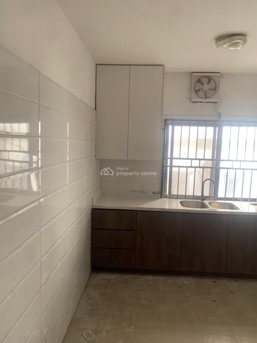 Self Serviced 3 Bedrooms Flat, Conservation Road /2 Minutes to The Express, Lekki Phase 2, Lekki, Lagos, Flat / Apartment for Rent