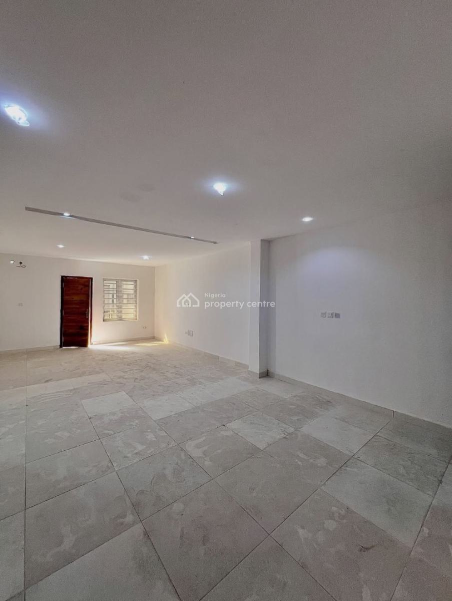 Spacious 2 Bedroom Apartment, Lekki Phase 1, Lekki, Lagos, Flat / Apartment for Rent