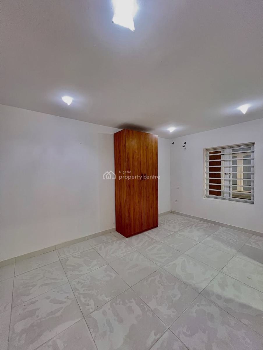 Spacious 2 Bedroom Apartment, Lekki Phase 1, Lekki, Lagos, Flat / Apartment for Rent