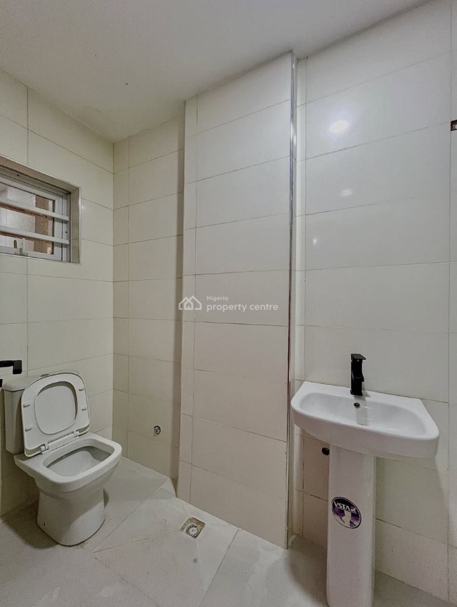 Spacious 2 Bedroom Apartment, Lekki Phase 1, Lekki, Lagos, Flat / Apartment for Rent