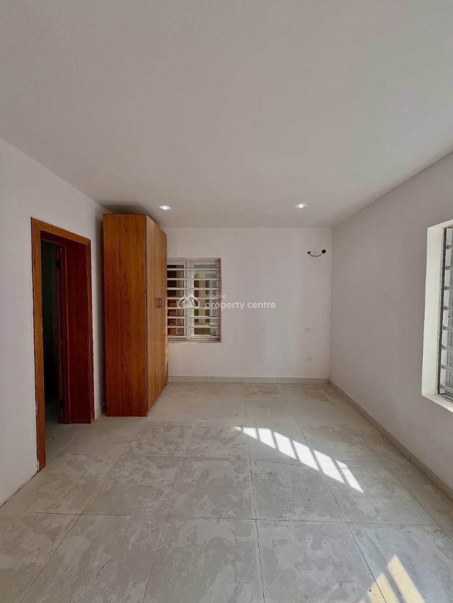 Spacious 2 Bedroom Apartment, Lekki Phase 1, Lekki, Lagos, Flat / Apartment for Rent