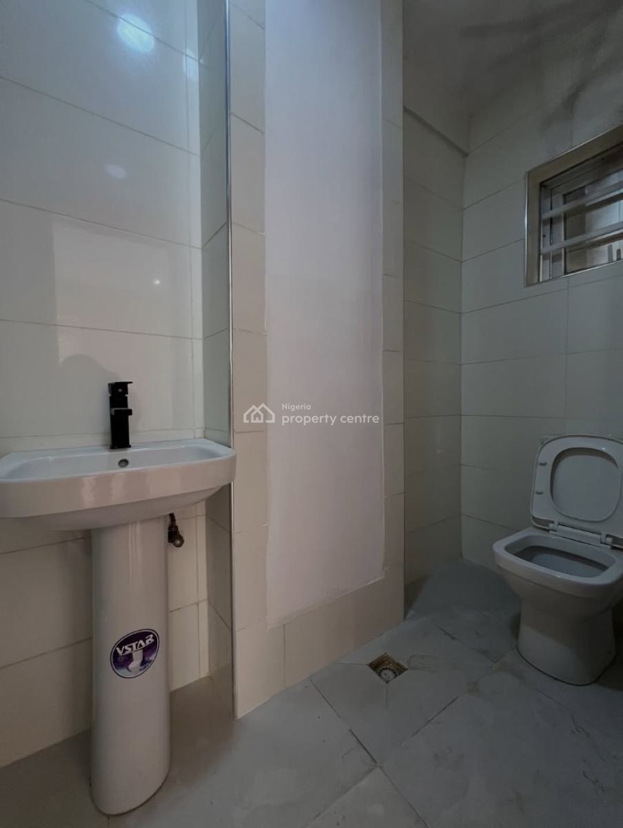 Spacious 2 Bedroom Apartment, Lekki Phase 1, Lekki, Lagos, Flat / Apartment for Rent